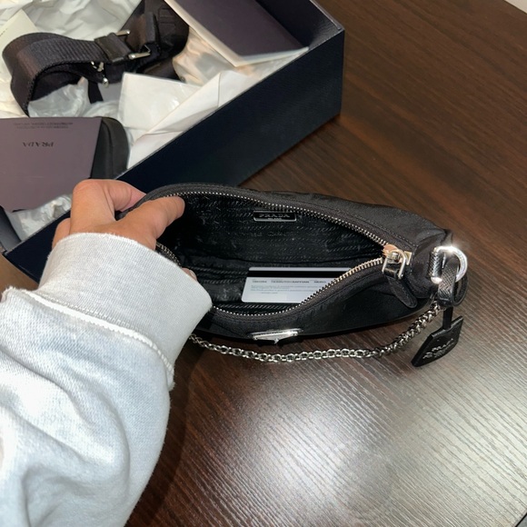 BARELY USED PRADA NYLON BAG - Picture 3 of 7